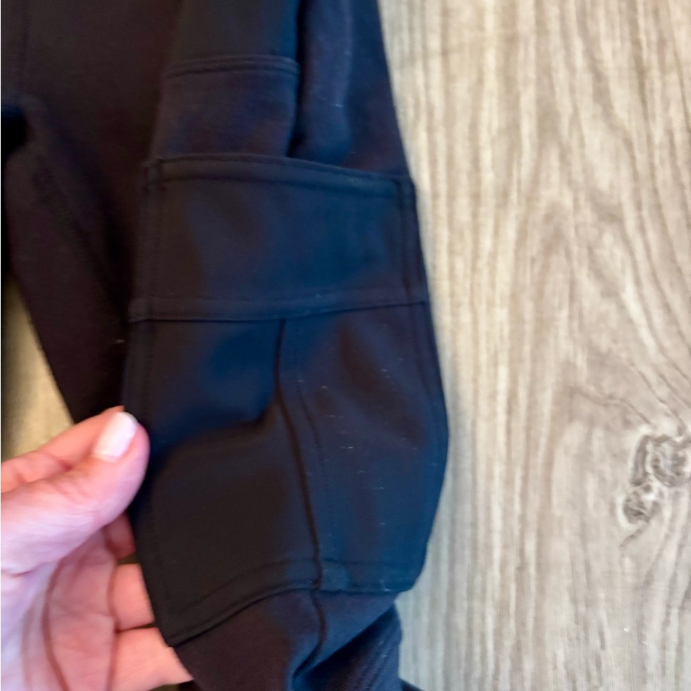 ALO Yoga Black Cargo Pocket Leggings - Small - Picture 4 of 10
